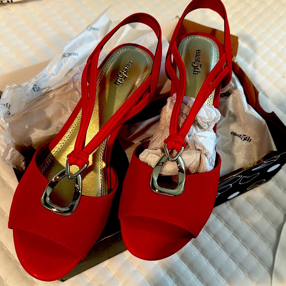RED dress shoe size 9.5 med brand new